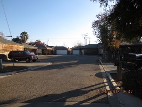 1100-1142 S Liberty St in Visalia, CA - Foto de edificio - Other