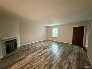 1825 High Sun Dr in Florissant, MO - Building Photo - Building Photo