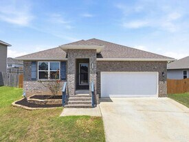5598 Guinevere Ln in Milton, FL - Building Photo