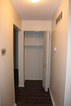 10033 Groh Rd-Unit -34 - UPG in Grosse Ile, MI - Foto de edificio - Building Photo