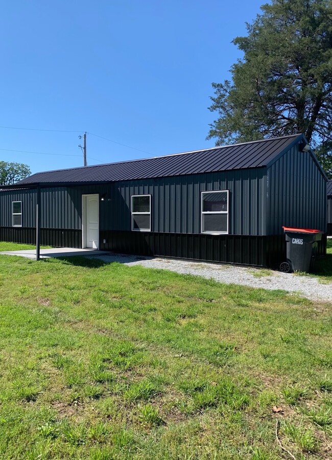 property at 843 N 4th St