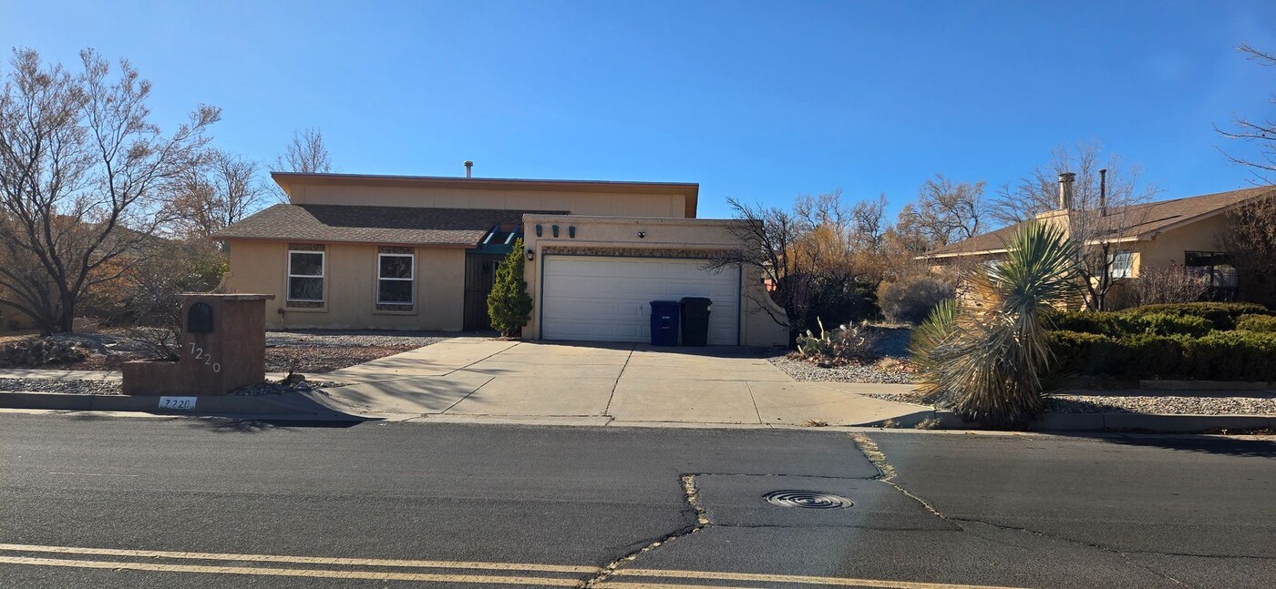 7220 Tesuque Dr NW in Albuquerque, NM - Building Photo