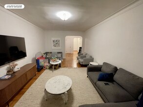 340 E 66th St in New York, NY - Building Photo - Building Photo