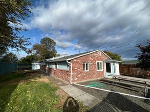 2100 S 11th Ave in Union Gap, WA - Building Photo - Building Photo