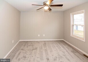913 Wise Ave in Dundalk, MD - Foto de edificio - Building Photo