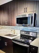 7130 NW 179th St in Hialeah, FL - Building Photo - Building Photo