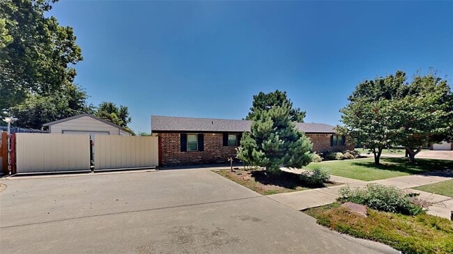 1012 SE 8th St in Moore, OK - Building Photo - Building Photo