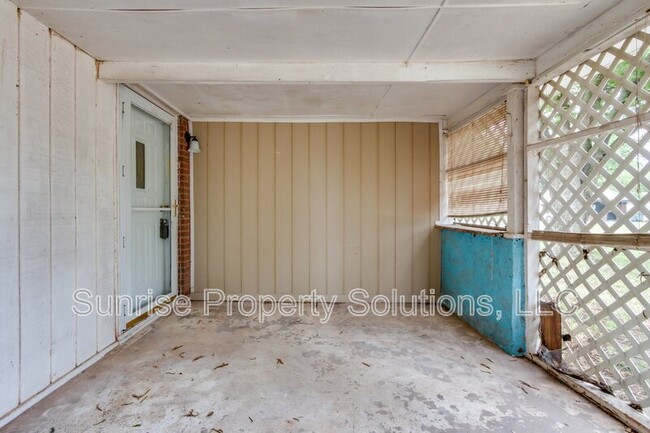 1800 Lariet Ln in Del City, OK - Foto de edificio - Building Photo