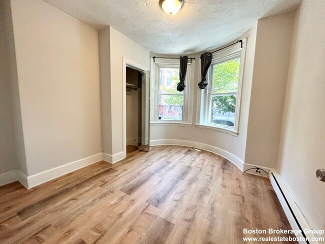 7 Warwick St, Unit 1o in Boston, MA - Foto de edificio - Building Photo