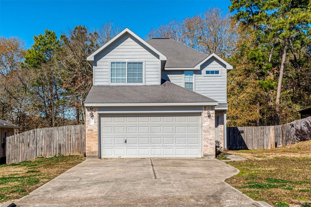 5437 N Buffalo Cir in Willis, TX - Building Photo