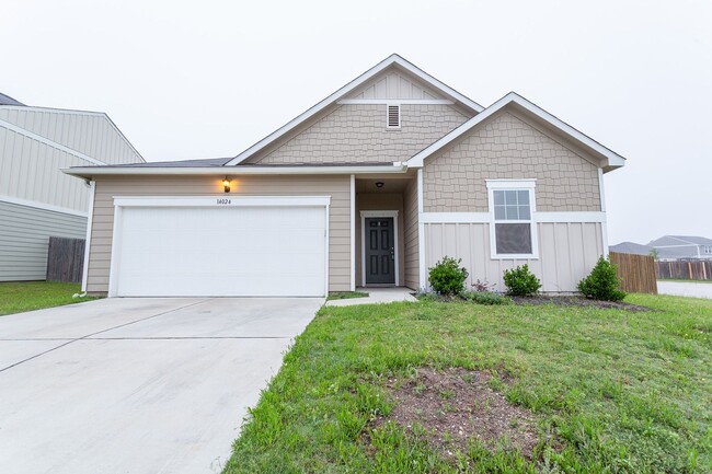 14024 Sherri Berry Wy in Manor, TX - Foto de edificio - Building Photo