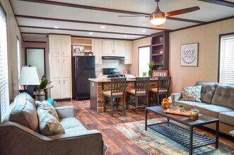 208 N Hwy 22 A in Panama City, FL - Foto de edificio - Building Photo