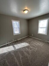 8302 E 111 Terrace in Kansas City, MO - Foto de edificio - Building Photo