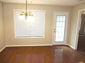 811 Karie Dr in Mcdonough, GA - Foto de edificio - Building Photo