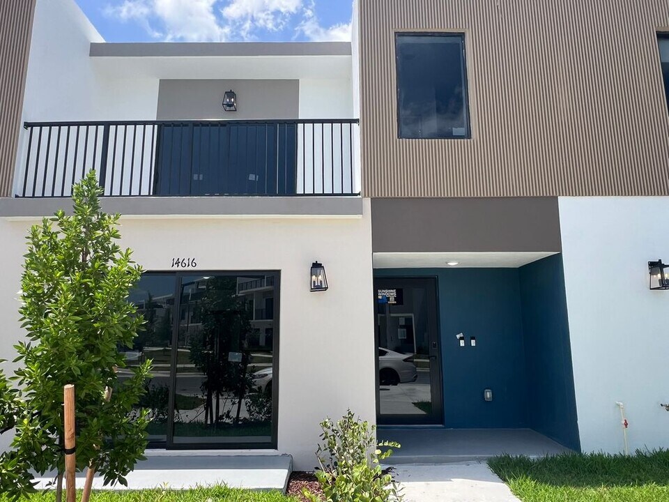 14616 SW 261st Terrace in Princeton, FL - Building Photo