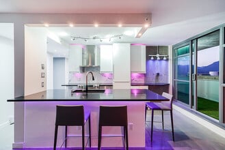 438 Seymour St in Vancouver, BC - Building Photo - Building Photo