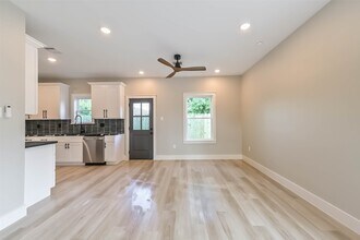 4721 Mallow St in Houston, TX - Building Photo - Building Photo