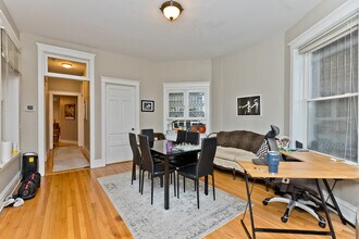 3350 N Sheffield Ave in Chicago, IL - Building Photo - Building Photo