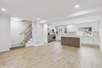 1312 E Northwest Hwy in Arlington Heights, IL - Building Photo - Building Photo