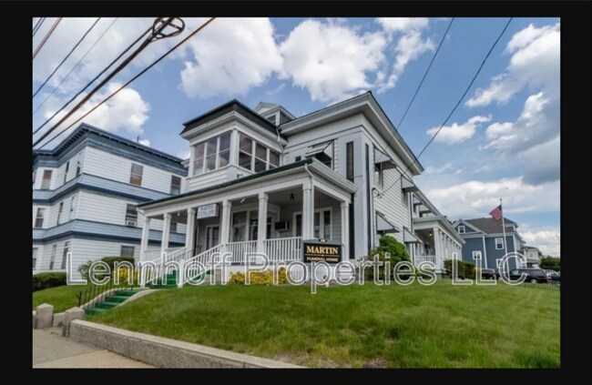 308 Pawtucket St in Lowell, MA - Building Photo - Building Photo