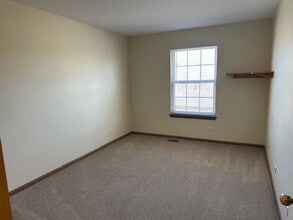 1217 Regent Dr in Mundelein, IL - Building Photo - Building Photo