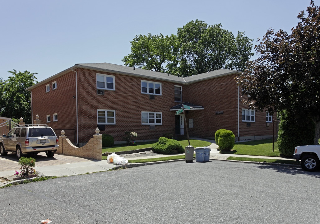 Mador Building in Staten Island, NY - Building Photo