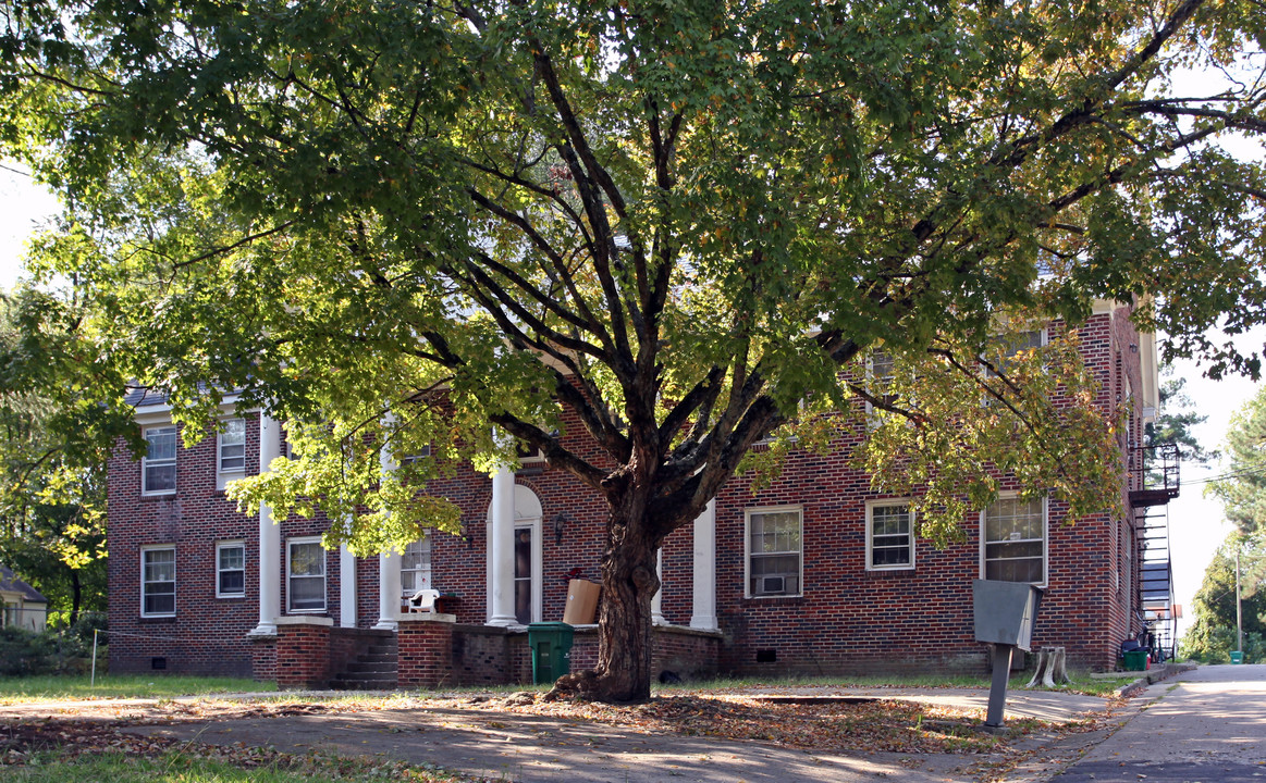 1004 W Main St in Williamston, NC - Foto de edificio