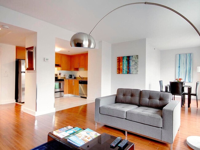 345 Rue De la Gauchetière O in Montréal, QC - Building Photo - Building Photo