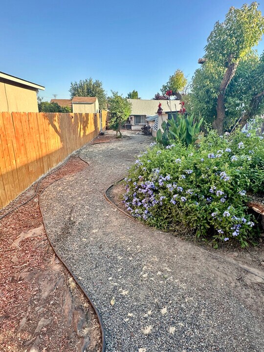 375 E Worth Ave in Porterville, CA - Building Photo