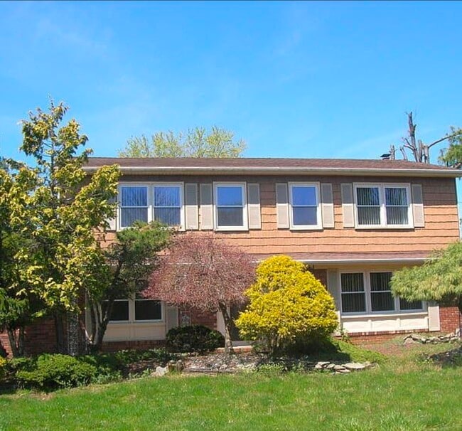 property at 15 Cardinal Ct