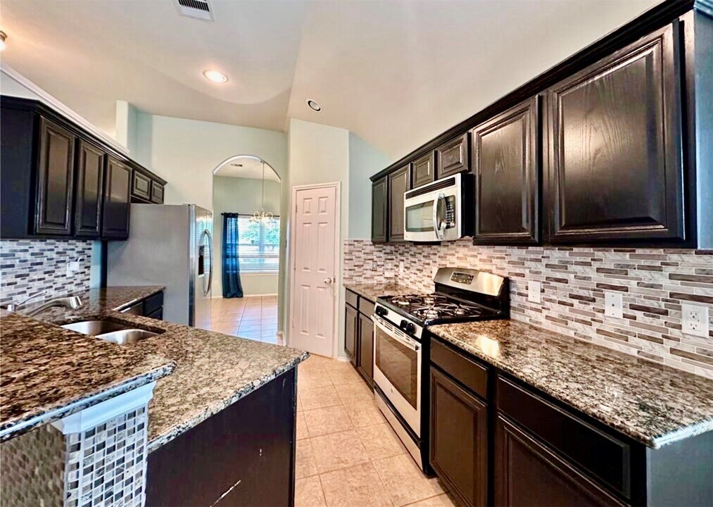 8515 Gander Bayshore Ln in Houston, TX - Building Photo