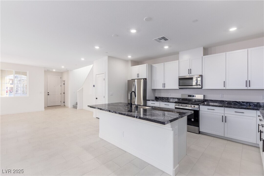 2611 Aversa St in Henderson, NV - Foto de edificio