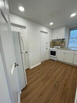 196 Woodhull Rd, Unit #1 in Huntington, NY - Building Photo