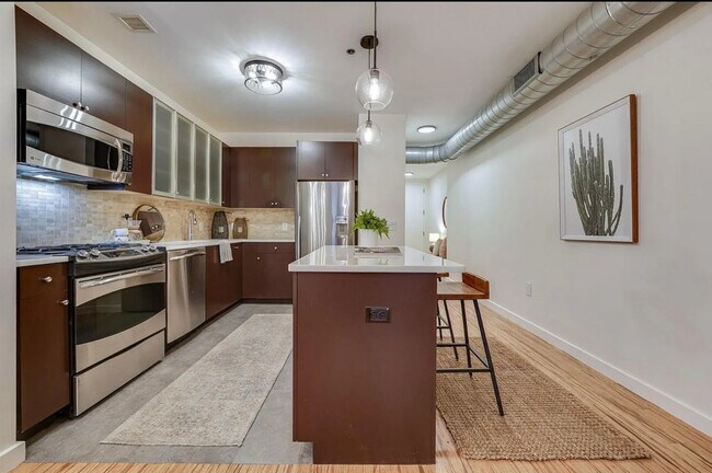 232 Pavonia Ave, Unit 215 in Jersey City, NJ - Building Photo - Building Photo