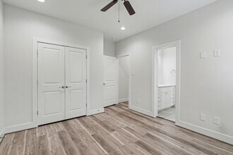 2502 W Tidwell Rd in Houston, TX - Building Photo - Building Photo