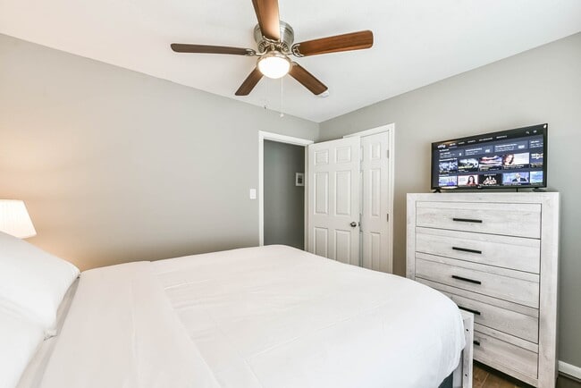 5650 Ludington Dr in Houston, TX - Building Photo - Building Photo