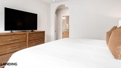 19020 Potts Pk Ln, Unit 7-211 in Davidson, NC - Foto de edificio - Building Photo