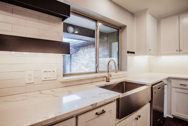 property at 3205 Winchester Dr