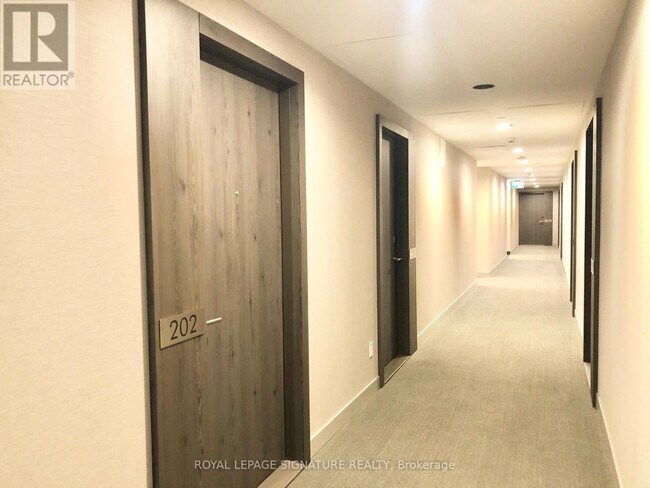 25 Richmond St E in Toronto, ON - Building Photo - Building Photo