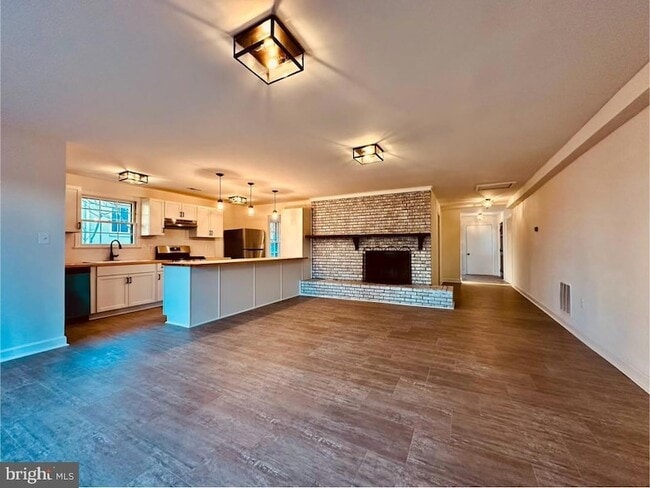 16 W Marshall St in Middleburg, VA - Foto de edificio - Building Photo