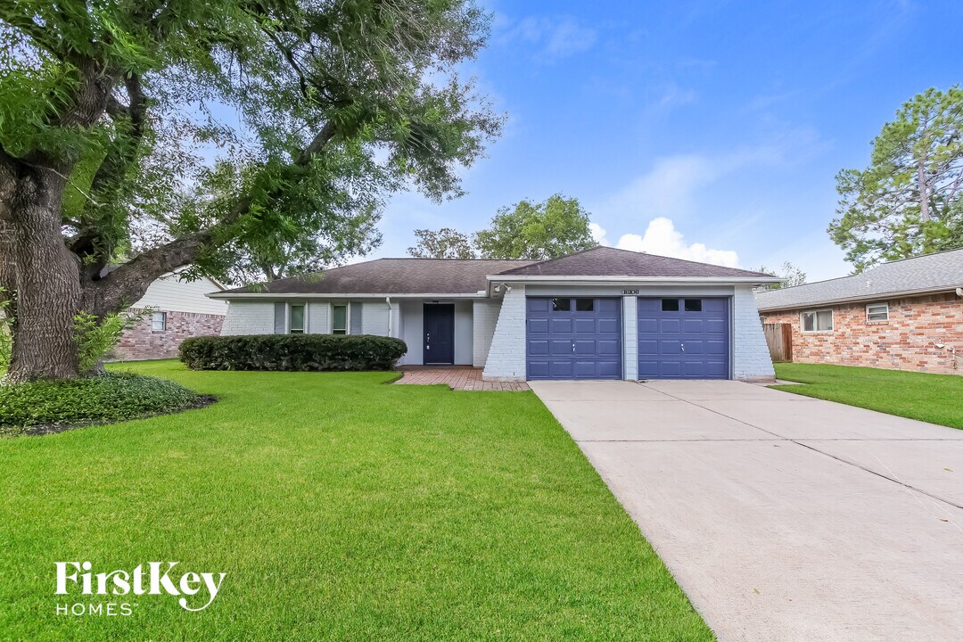 16106 David Glen Dr in Friendswood, TX - Foto de edificio