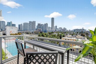 10 SW South River Dr in Miami, FL - Building Photo - Building Photo