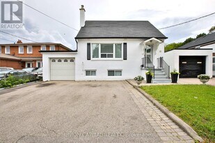 12 Newton Dr in Toronto, ON - Building Photo