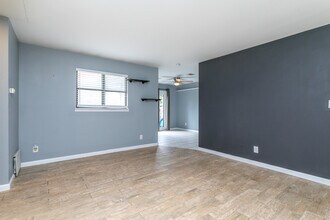 2801 W Broadway in Columbia, MO - Building Photo - Building Photo