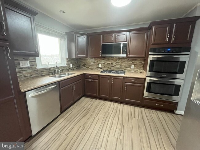 6706 Longridge Dr in Lanham, MD - Building Photo - Building Photo