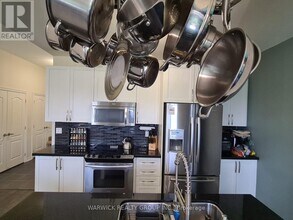 1419 Costigan Rd in Milton, ON - Building Photo - Building Photo