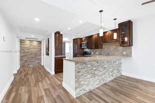 3050 N Palm Aire Dr in Pompano Beach, FL - Building Photo