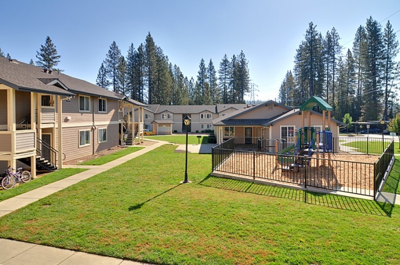 Glenbrook Apartments in Grass Valley, CA - Building Photo