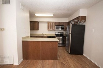 205 Craddock Ave in San Marcos, TX - Building Photo - Building Photo