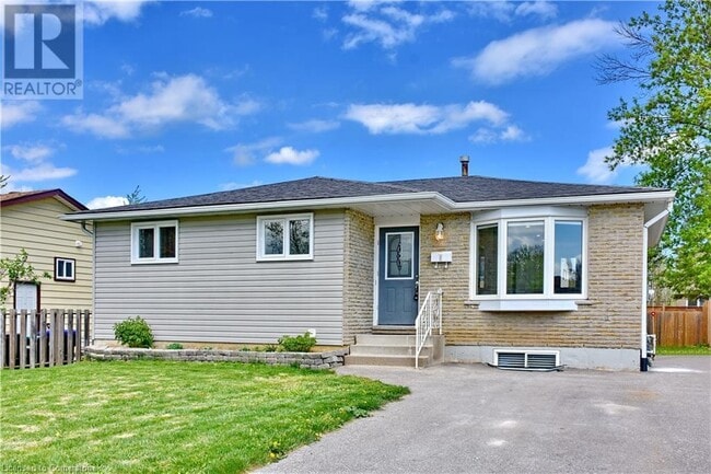 8 Rhonda Rd in Collingwood, ON - Building Photo - Building Photo